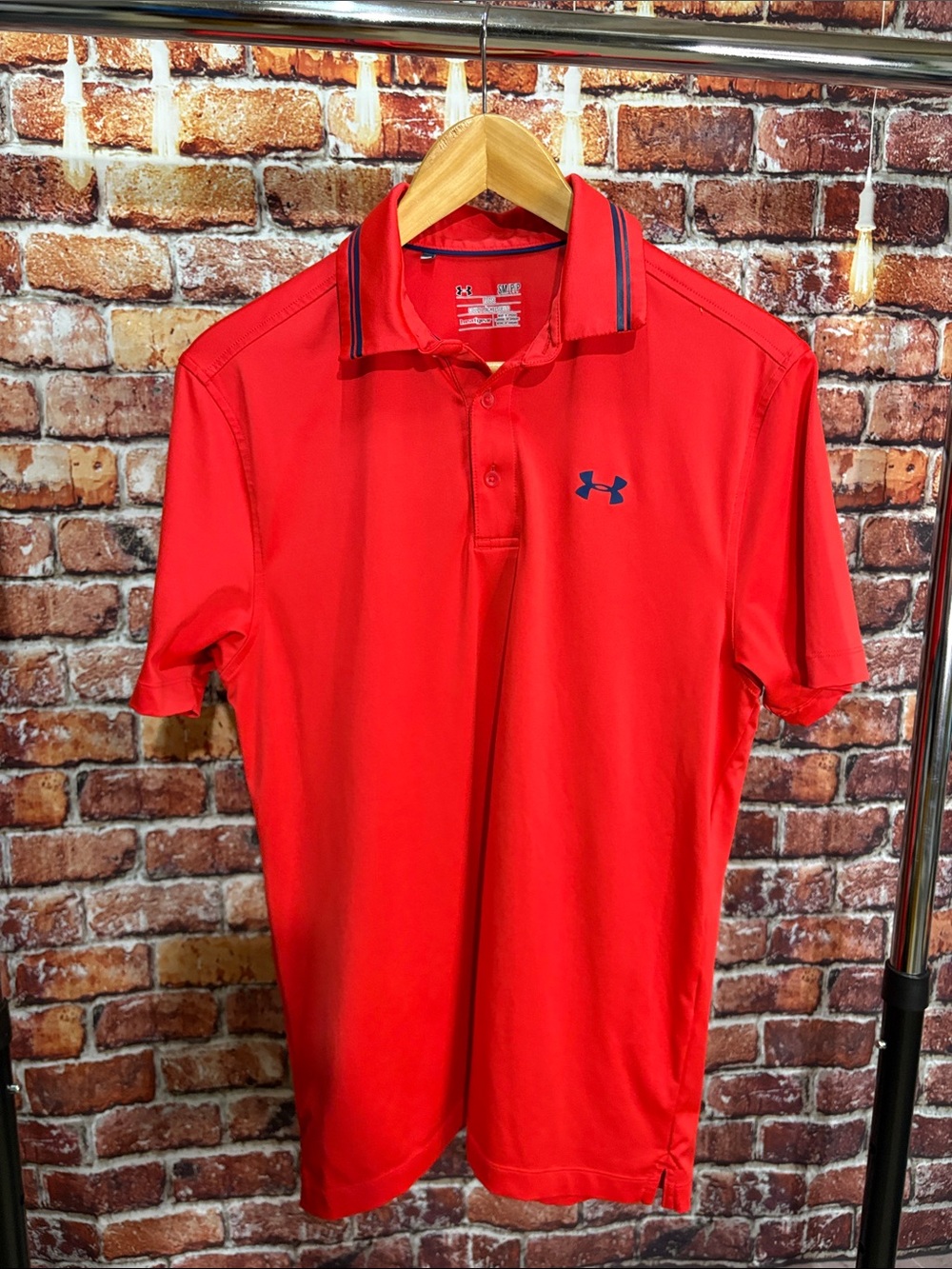 Under Armour Men’s Red Polo with Navy Logo Heat Gear Coldblack small golf